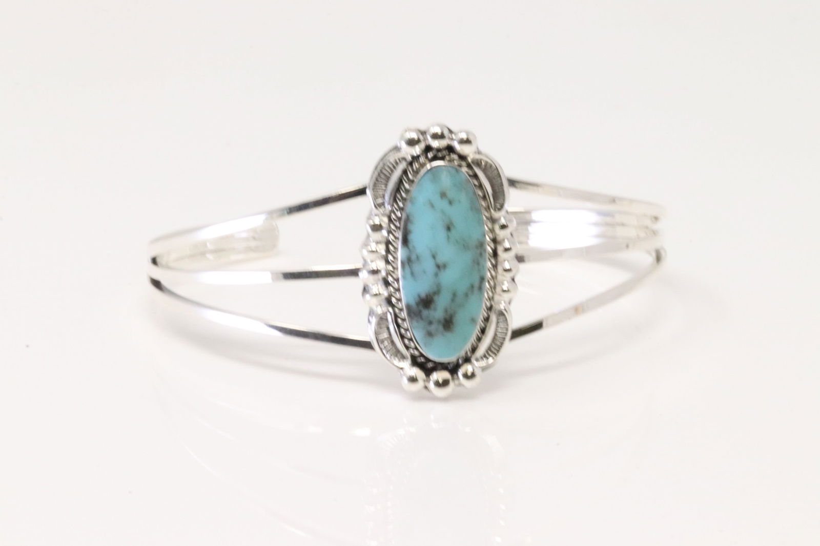 Native America Navajo Sterling Silver Turquoise Bracelet Cuff By Mike Smith.: This is a Native America Navajo Sterling Silver Turquoise Bracelet Cuff By Mike Smith.