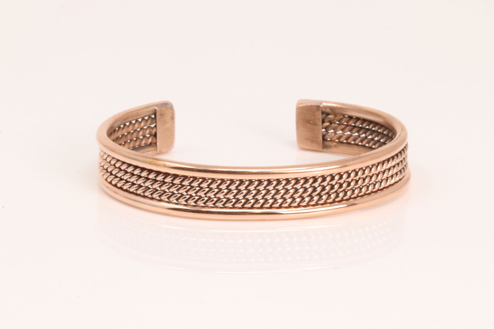 Native America Navajo Copper Bracelet Cuff By Elaine Tahe.: This is a Native America Navajo Copper Bracelet Cuff By Elaine Tahe.