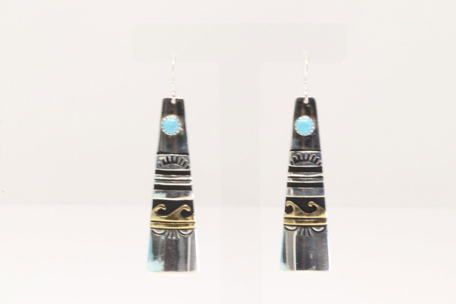 Native America Navajo Sterling Silver Turquoise Dangling Earring's By T&R Singer.: This is a Native America Navajo Sterling Silver Turquoise Dangling Earring's By T&R Singer.