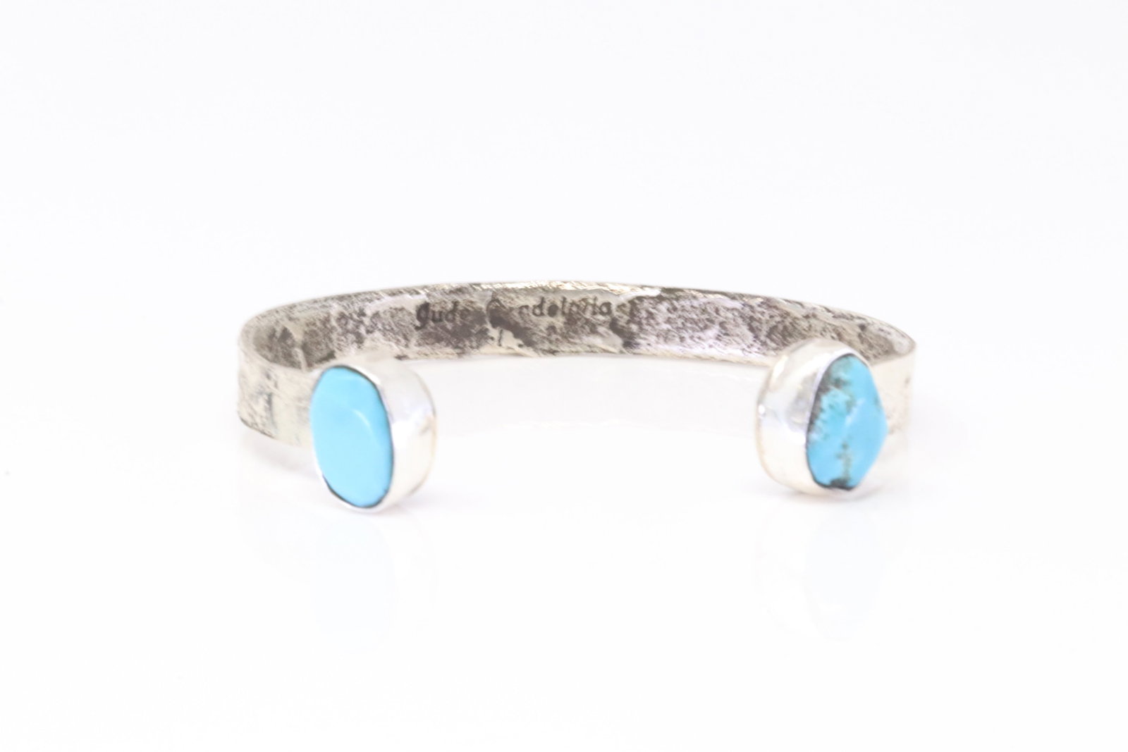 Native America Zuni Sterling Silver Kingman Turquoise Barcelet Cuff By Jude Candelaria.: This is a Native America Zuni Sterling Silver Kingman Turquoise Barcelet Cuff By Jude Candelaria.