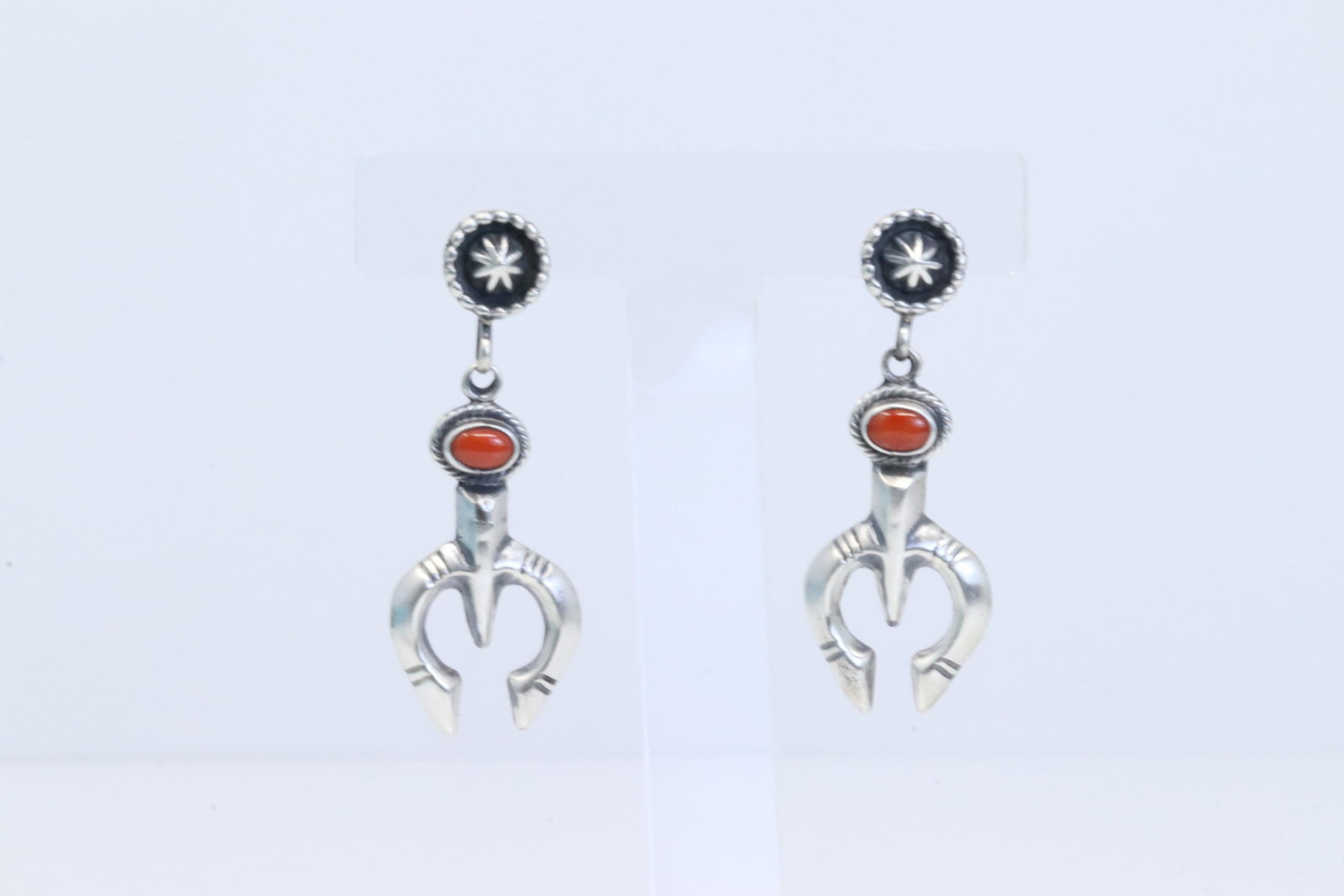 Native America Navajo Sterling Silver Coral Naja Post Earring's / Dangling Earring's By Gary Shorty.: This is a Native America Navajo Sterling Silver Coral Naja Post Earring's / Dangling Earring's By Gary Shorty.
