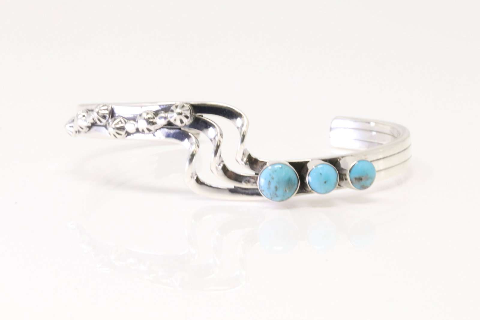 Native America Navajo Sterling Silver Turquoise Bracelet Cuff By Daniel Dakai.: This is a Native America Navajo Sterling Silver Turquoise Bracelet Cuff By Daniel Dakai.