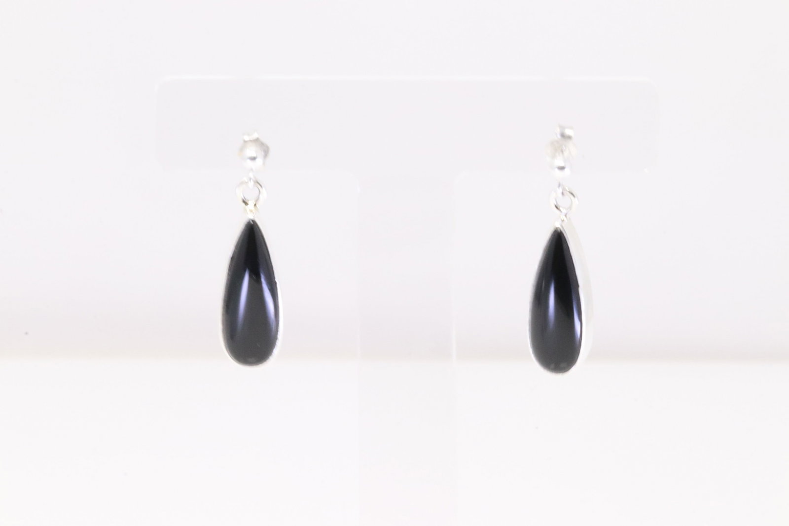 Native America Navajo Sterling Silver Black Onyx Dangling Earring's By S.H.: This is a Native America Navajo Sterling Silver Black Onyx Dangling Earring's By S.H.