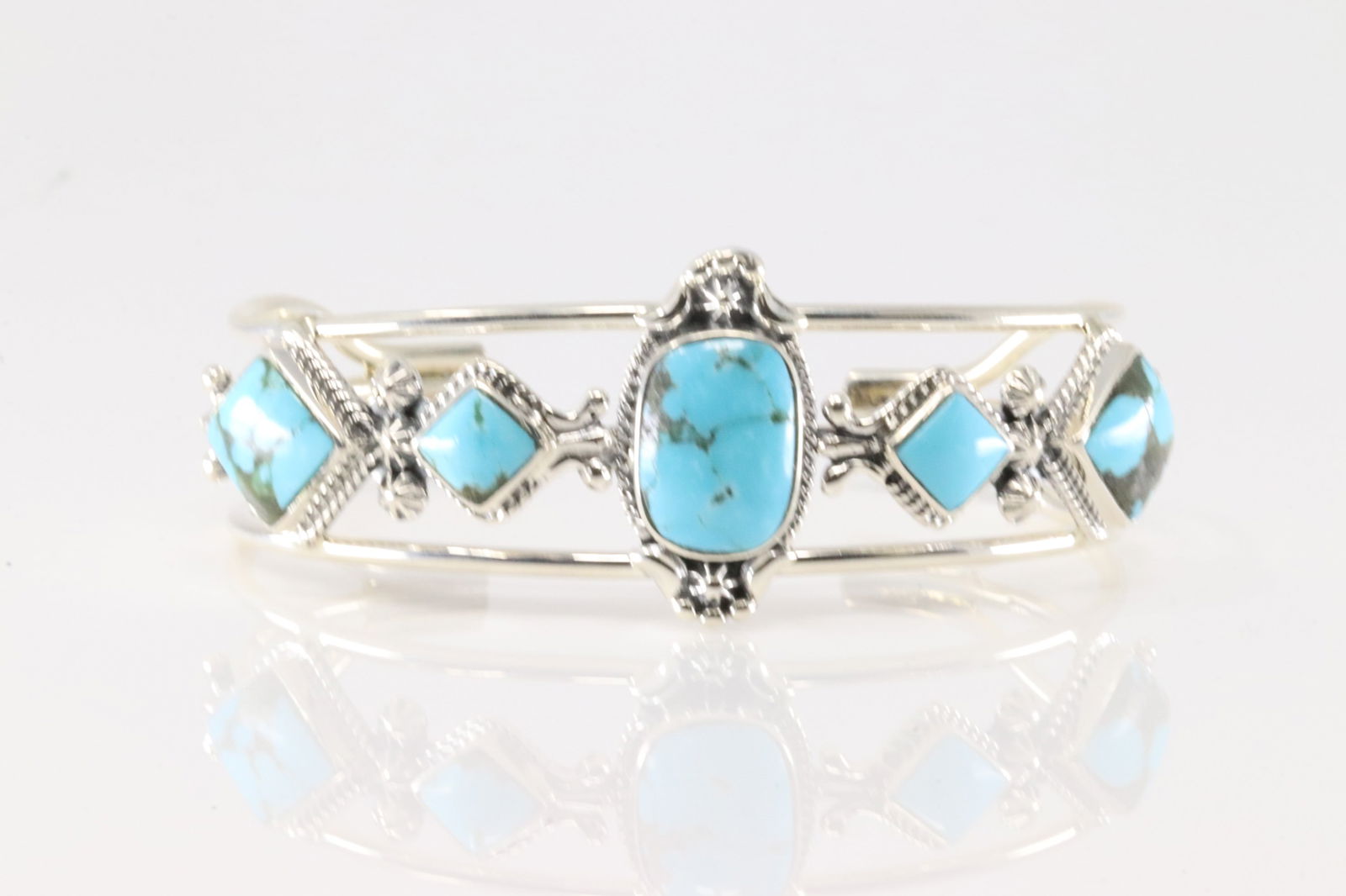 Native America Navajo Sterling Silver Turquoise Bracelet Cuff By Mike Smith.: This is a Native America Navajo Sterling Silver Turquoise Bracelet Cuff By Mike Smith.