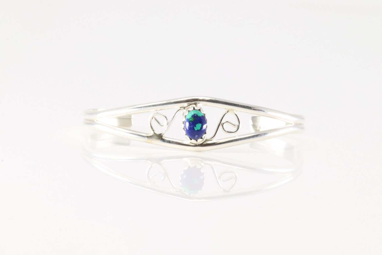 Native America Navajo Sterling Silver Lapis Baby Bracelet.: This is a Native America Navajo Sterling Silver Lapis Baby Bracelet.