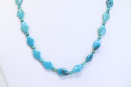 Native America Navajo Sterling Silver Turquoise Necklace.