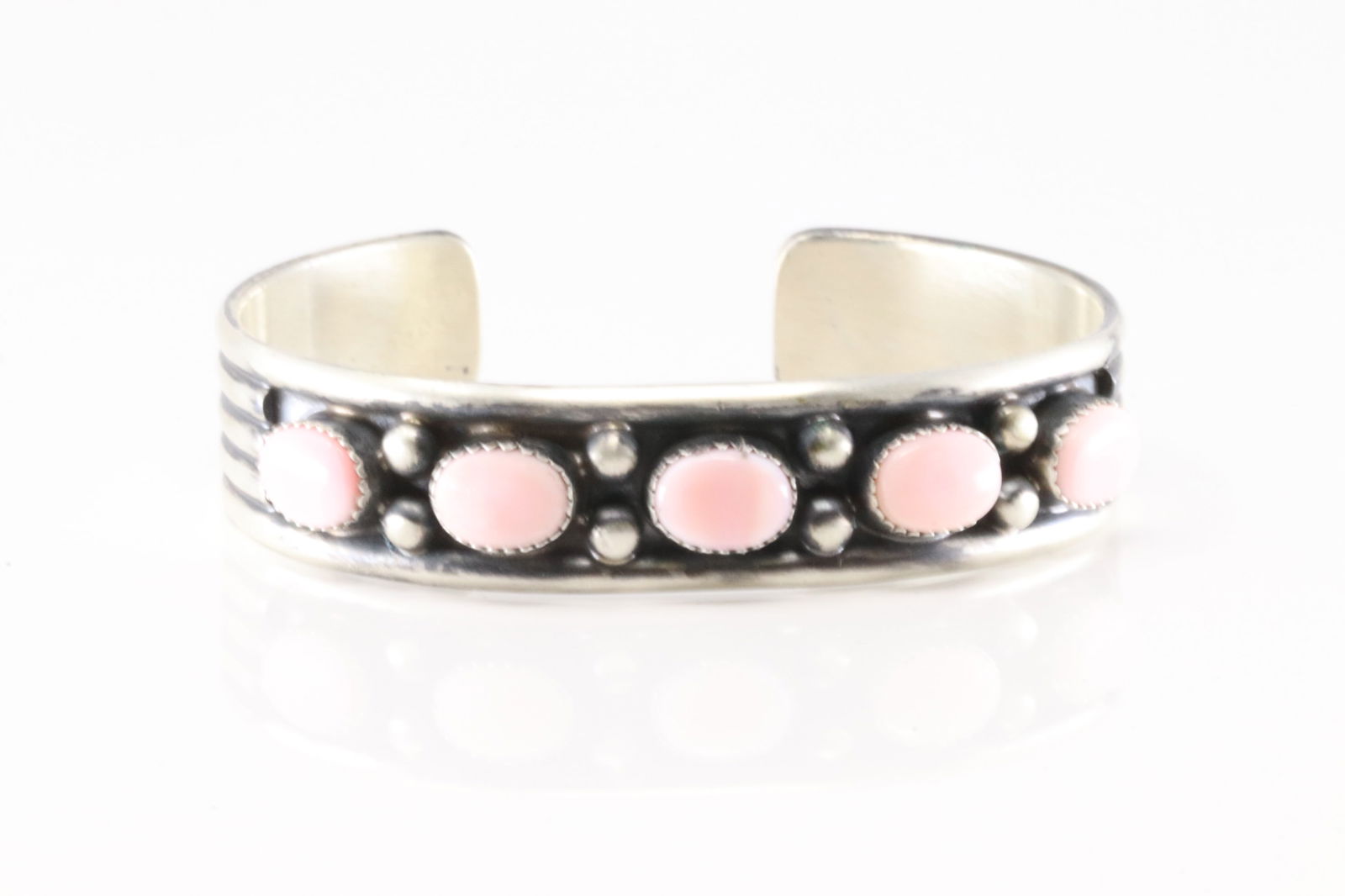 Native America Navajo Sterling Silver Pink Conch Shell Bracelet Cuff. (1 of 4)
