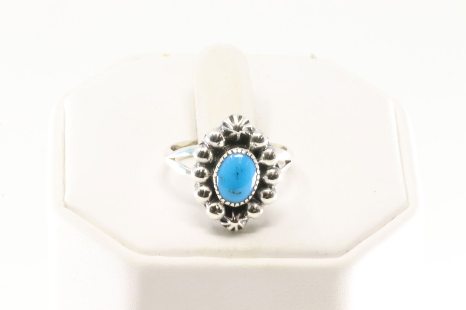 Native America Navajo Sterling Silver Turquoise Ring By Mike Smith.: This is a Native America Navajo Sterling Silver Turquoise Ring By Mike Smith. Ring size: 6.50.
