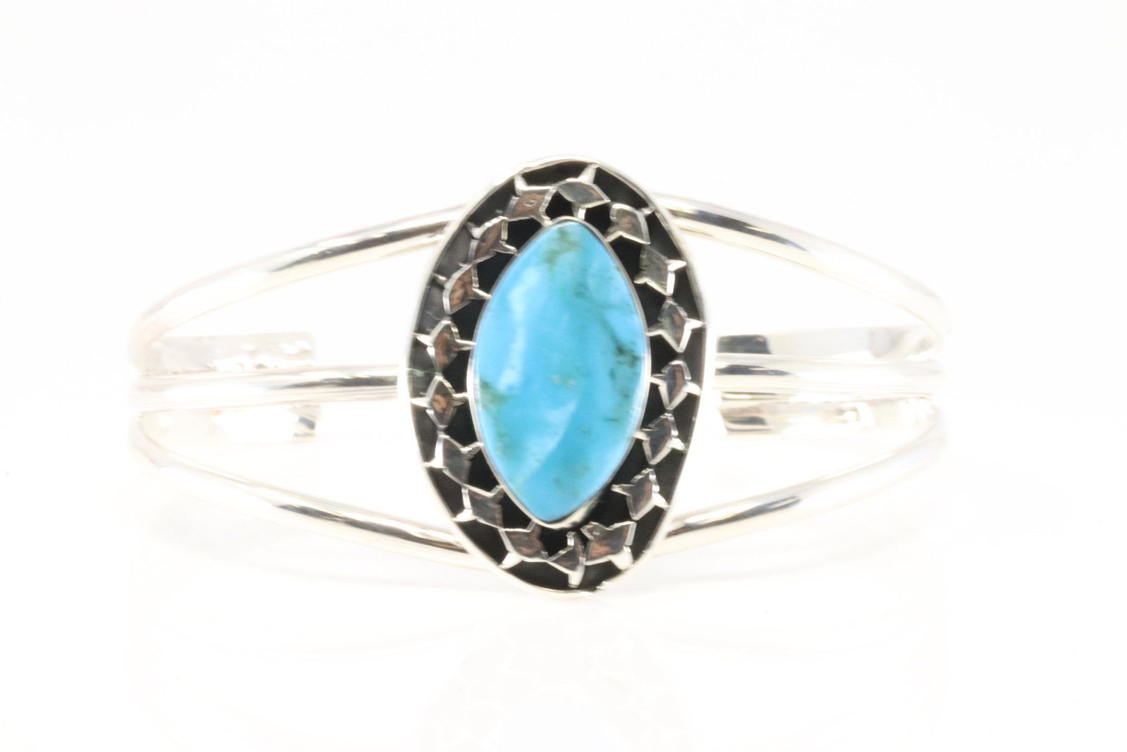 Native America Navajo Sterling Silver Turquoise Bracelet Cuff By Raymond Yazzie.: This is a Native America Navajo Sterling Silver Turquoise Bracelet Cuff By Raymond Yazzie.