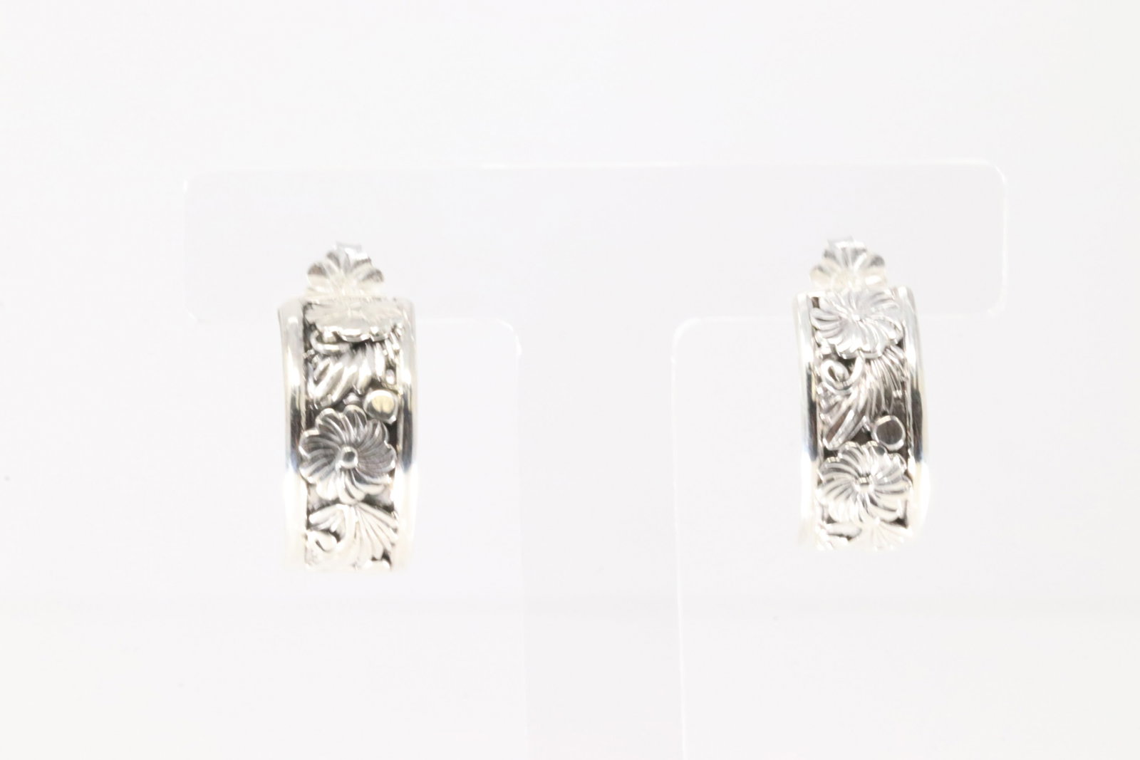 Native America Navajo Sterling Silver Floral Hoop Earring's By Tom Dinetso.: This is a Native America Navajo Sterling Silver Floral Hoop Earring's By Tom Dinetso.