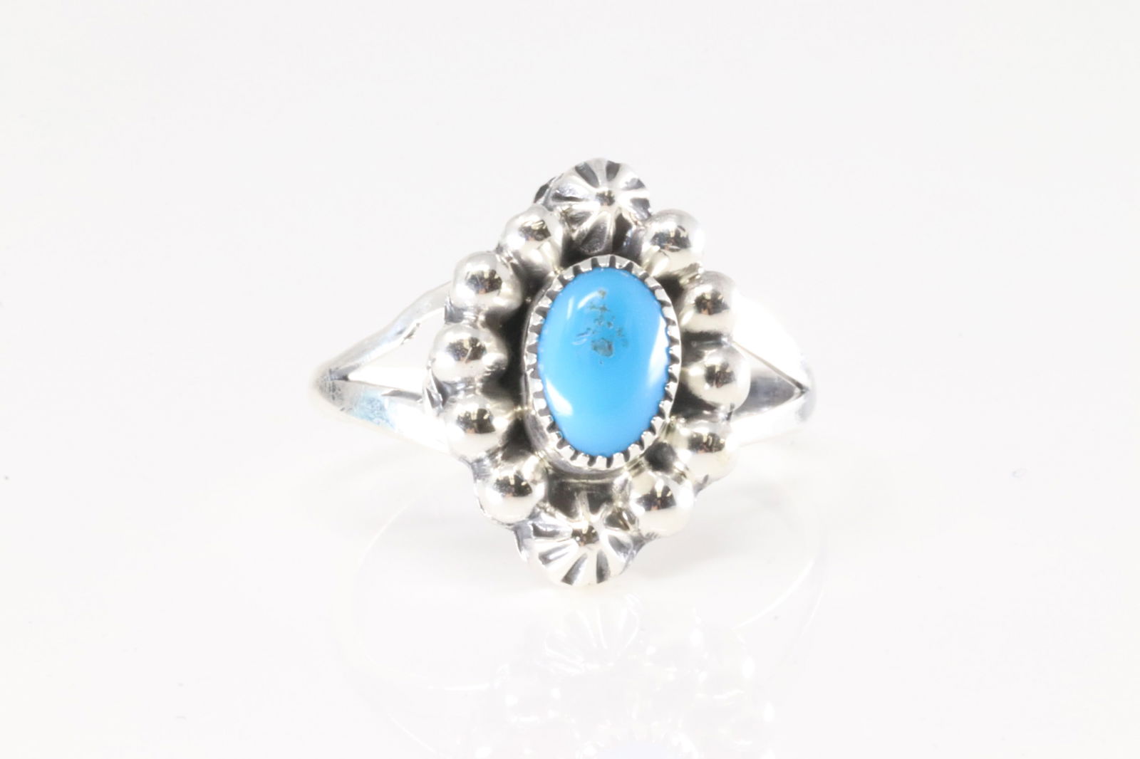 Native America Navajo Sterling Silver Turquoise Ring By Mike Smith.: This a Native America Navajo Sterling Silver Turquoise Ring By Mike Smith. Ring size: 8.50.