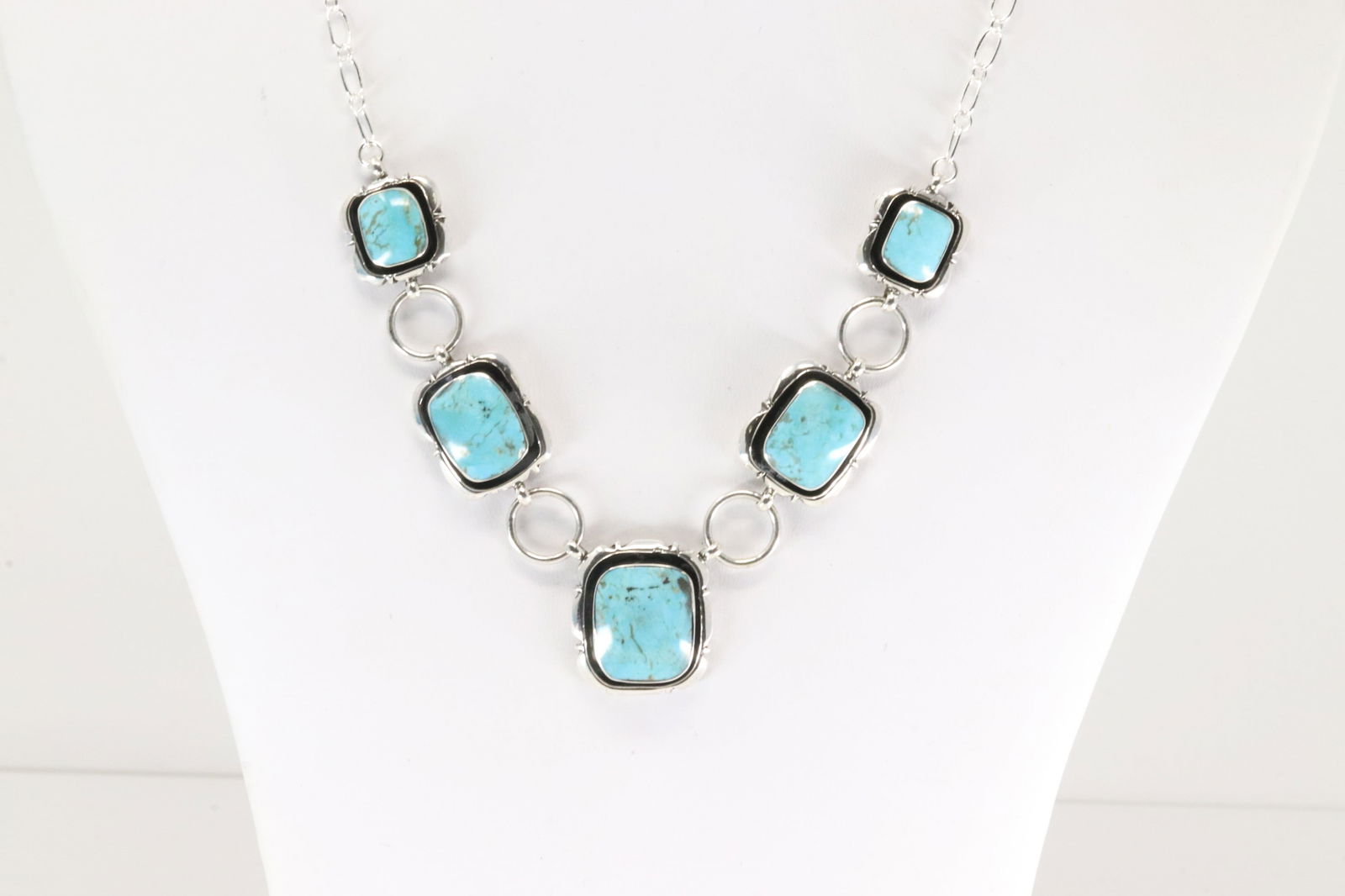 Native America Navajo Sterling Silver Turquoise Necklace By Mike Smith.: This is a Native America Navajo Sterling Silver Turquoise Necklace By Mike Smith. Necklace length: 26.00"