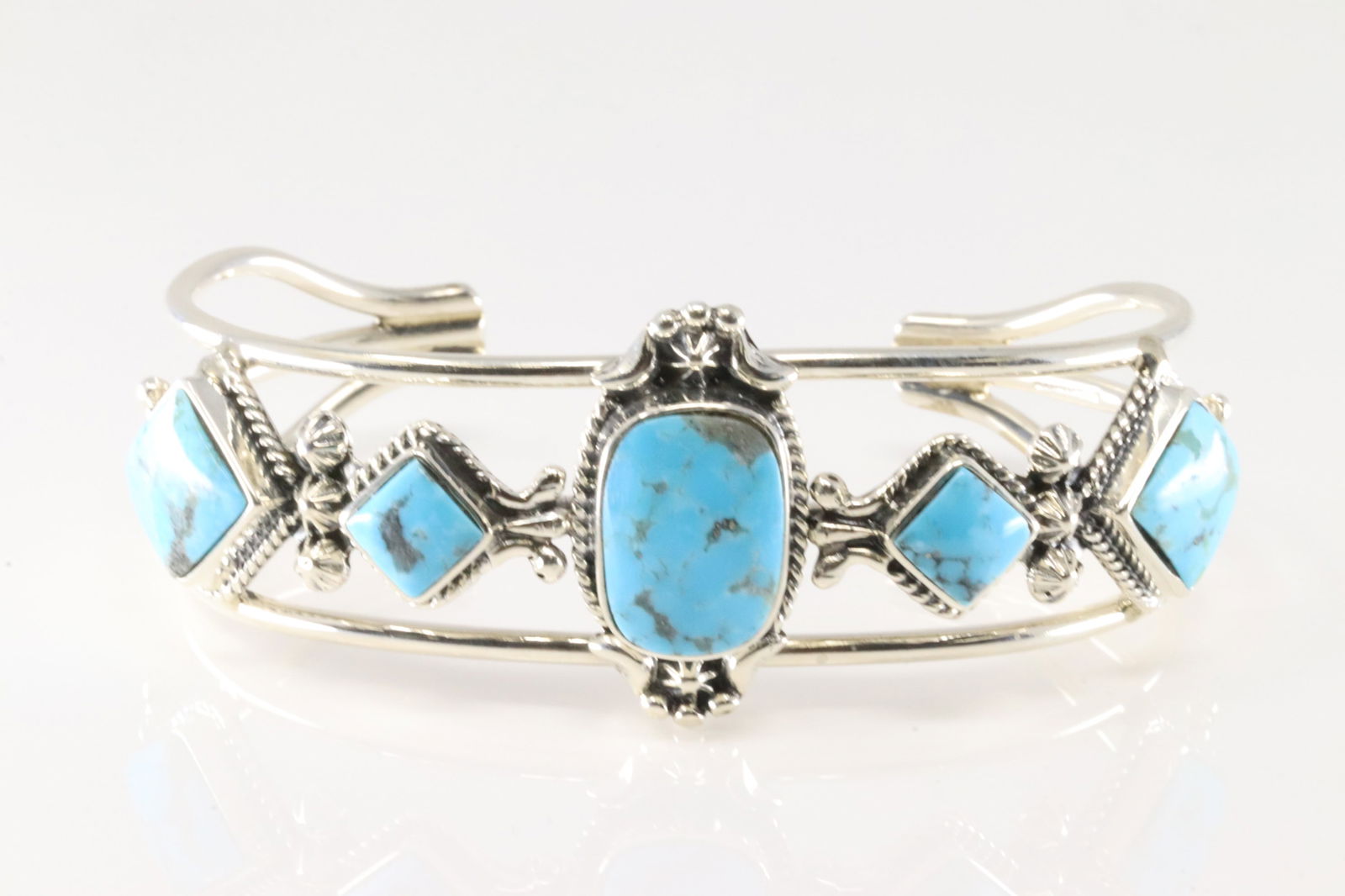 Native America Navajo Sterling Silver Turquoise Bracelet Cuff By Mike Smith.: This is a Native America Navajo Sterling Silver Turquoise Bracelet Cuff By Mike Smith.