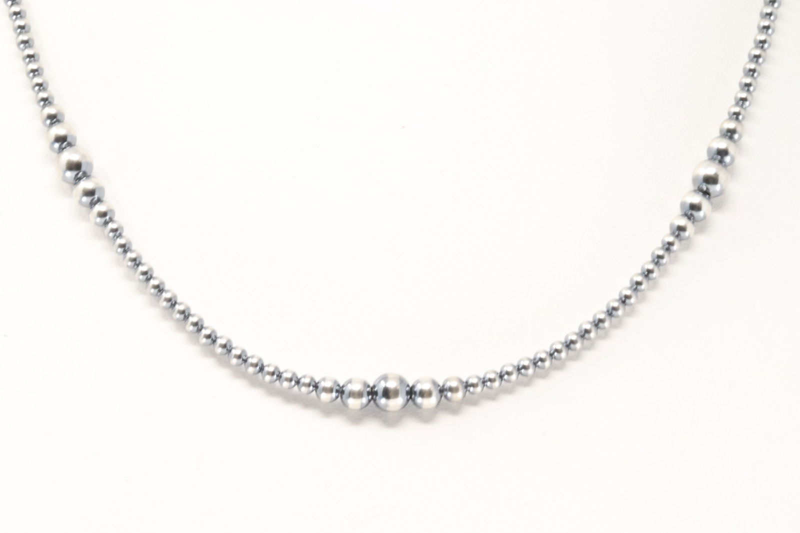 Native America Navajo Sterling Silver Pearl Beaded Necklace.: This is a Native America Navajo Sterling Silver Pearl Beaded Necklace. Necklace length: 18.00"