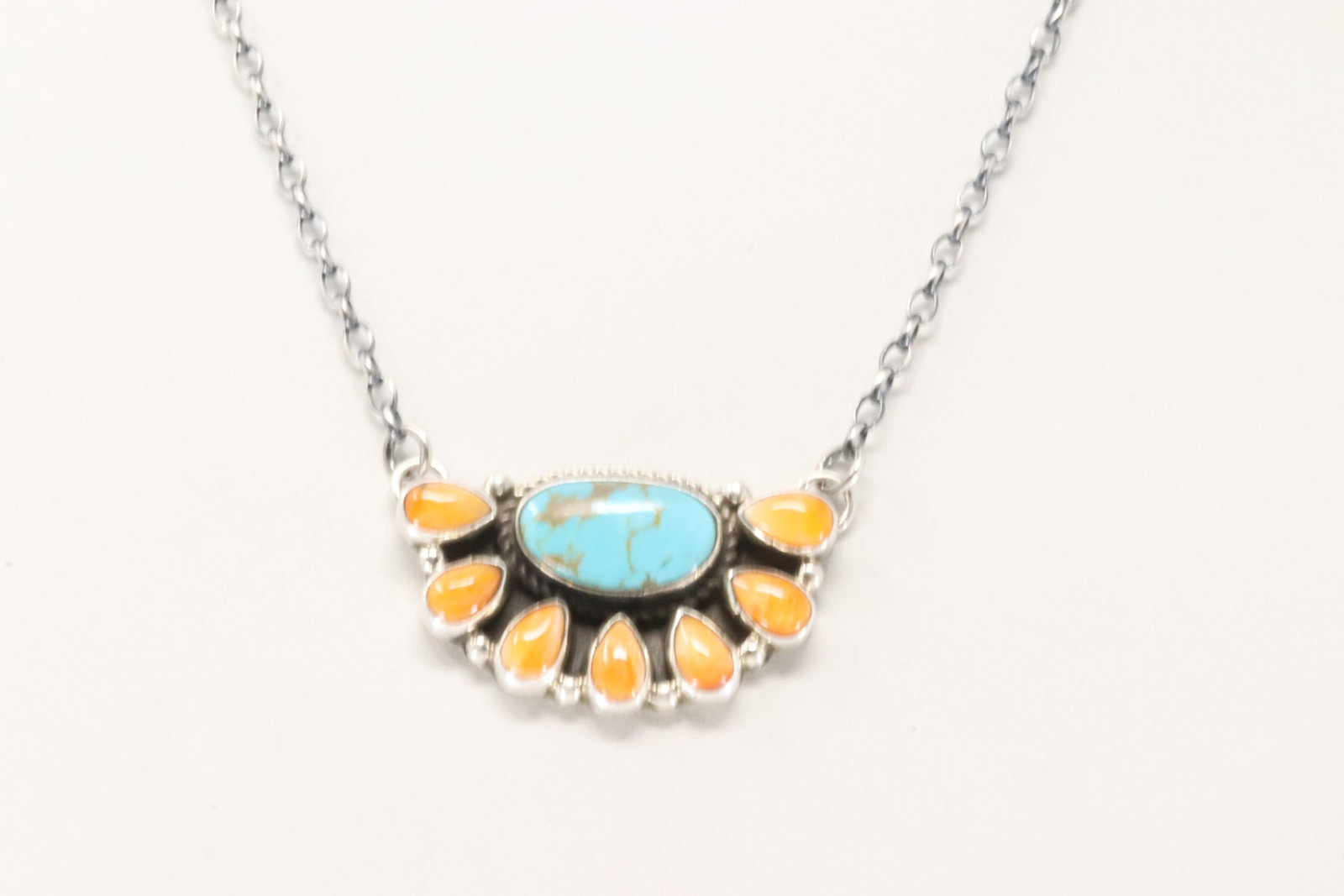 Native America Navajo Sterling Silver Spiny Oyster & Turquoise Necklace By Geraldine James.: This is a Native America Navajo Sterling Silver Spiny Oyster & Turquoise Necklace By Geraldine James. Necklace length: 18.00"