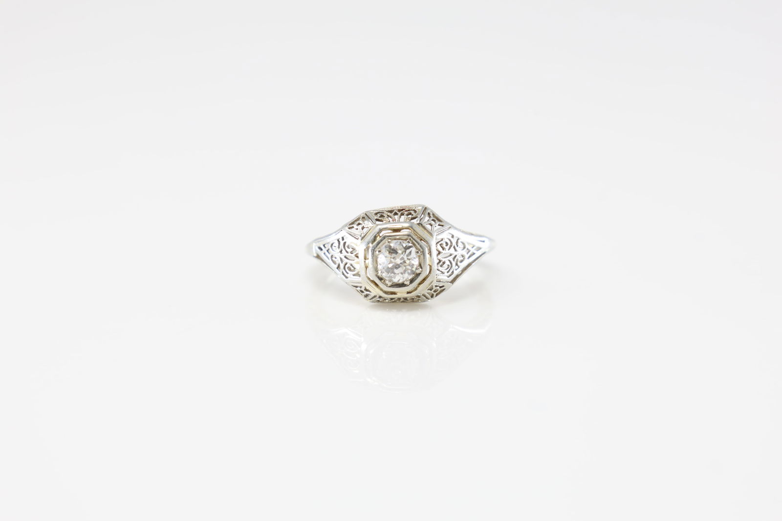 Art Deco Diamond Ring 18Kt. (1 of 4)