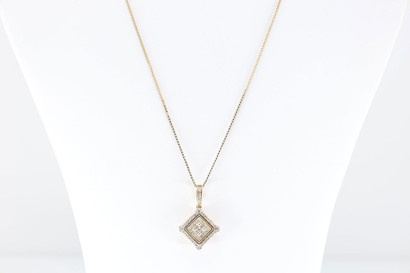 Diamond Pendant & Necklace 10Kt. (1 of 4)