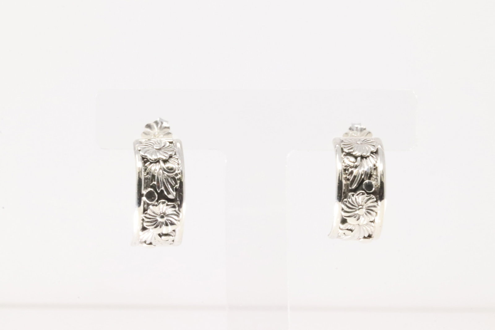 Native America Navajo Sterling Silver Floral Hoop Earring's By Tom Dinetso.: This is a Native America Navajo Sterling Silver Floral Hoop Earring's By Tom Dinetso.