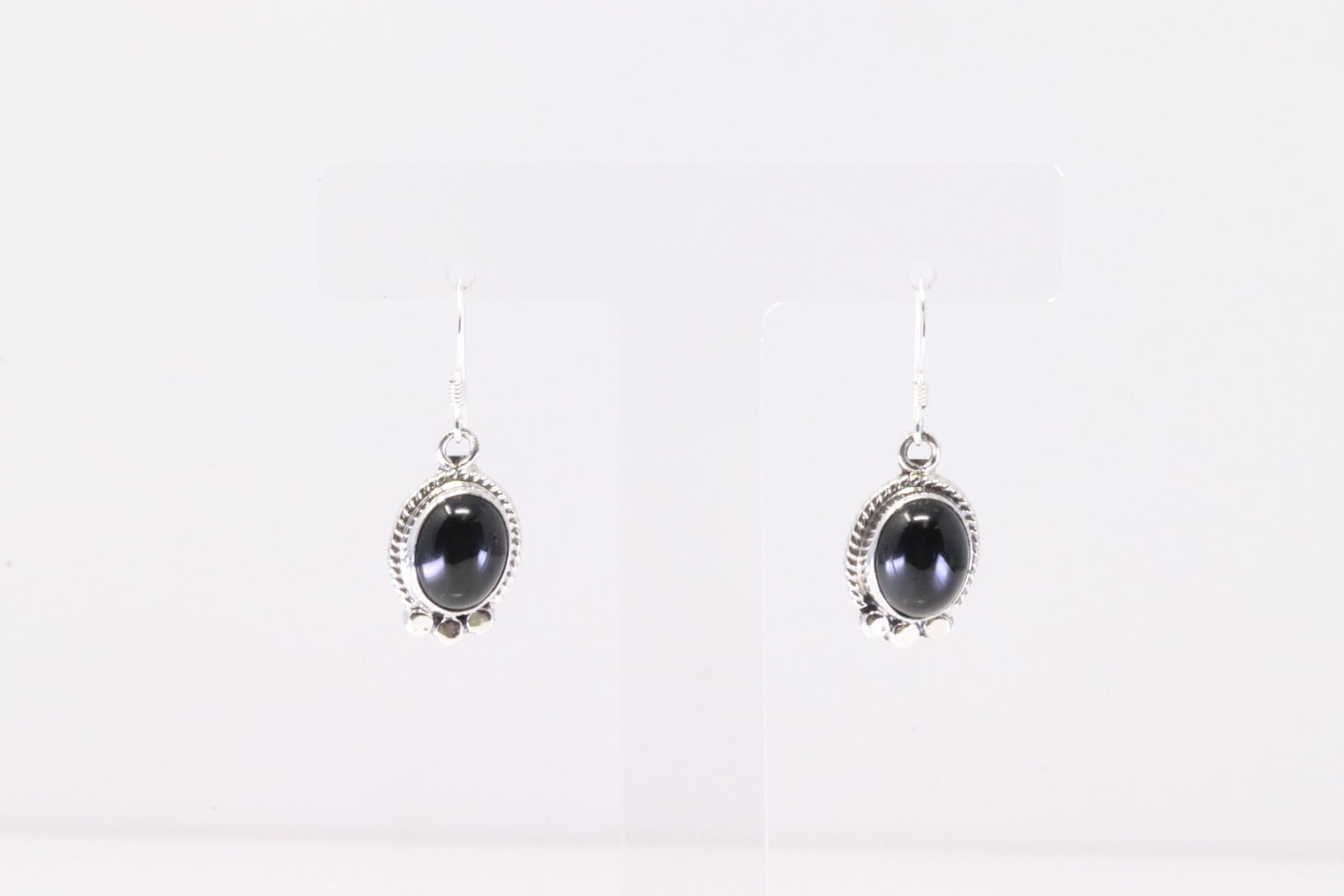 Native America Navajo Sterling Silver Black Onyx Dangling Earring's By Sharon McCarthy.: This is a Native America Navajo Sterling Silver Black Onyx Dangling Earring's By Sharon McCarthy.