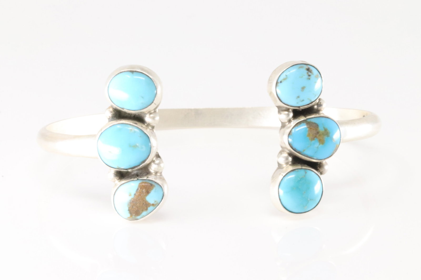 Native America Navajo Sterling Silver Kingman Turquoise Bracelet By Geraldine James.: This is a Native America Navajo Sterling Silver Kingman Turquoise Bracelet By Geraldine James.
