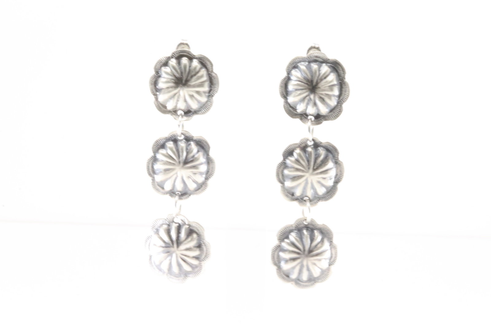 Native America Navajo Sterling Silver Conch Post / Dangling Earring's By Joan Ryan Begay.: This is a Native America Navajo Sterling Silver Conch Post / Dangling Earring's By Joan Ryan Begay.
