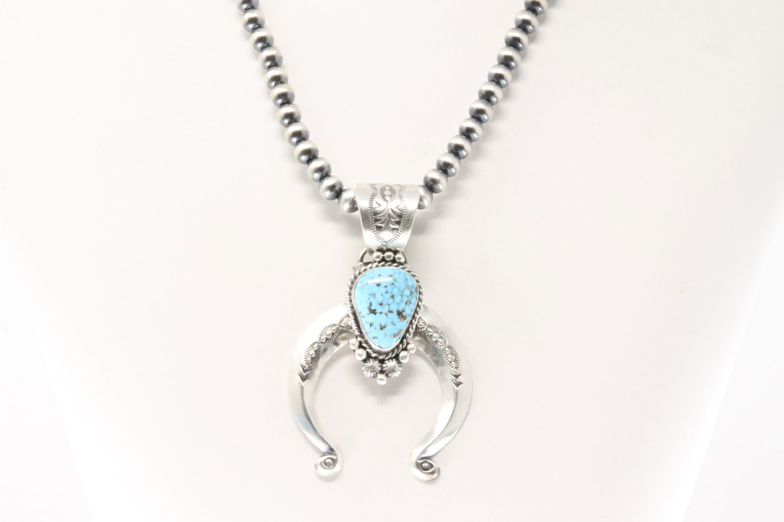 Native America Navajo Sterling Silver Kingman Turquoise Naja Necklace By Samuel Yellowhair.: This is a Native America Navajo Sterling Silver Kingman Turquoise Naja Necklace By Samuel Yellowhair. Necklace length: 18.00"