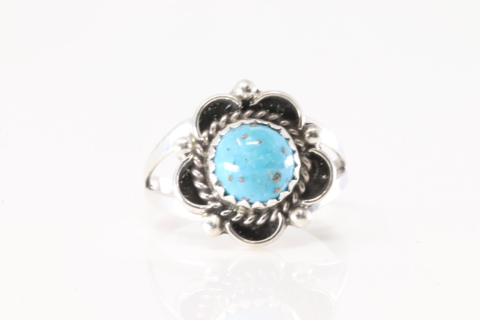Native America Navajo Sterling Silver Turquoise Ring By Daniel Dakai.: This is a Native America Navajo Sterling Silver Turquoise Ring By Daniel Dakai. Ring size: 7.00.