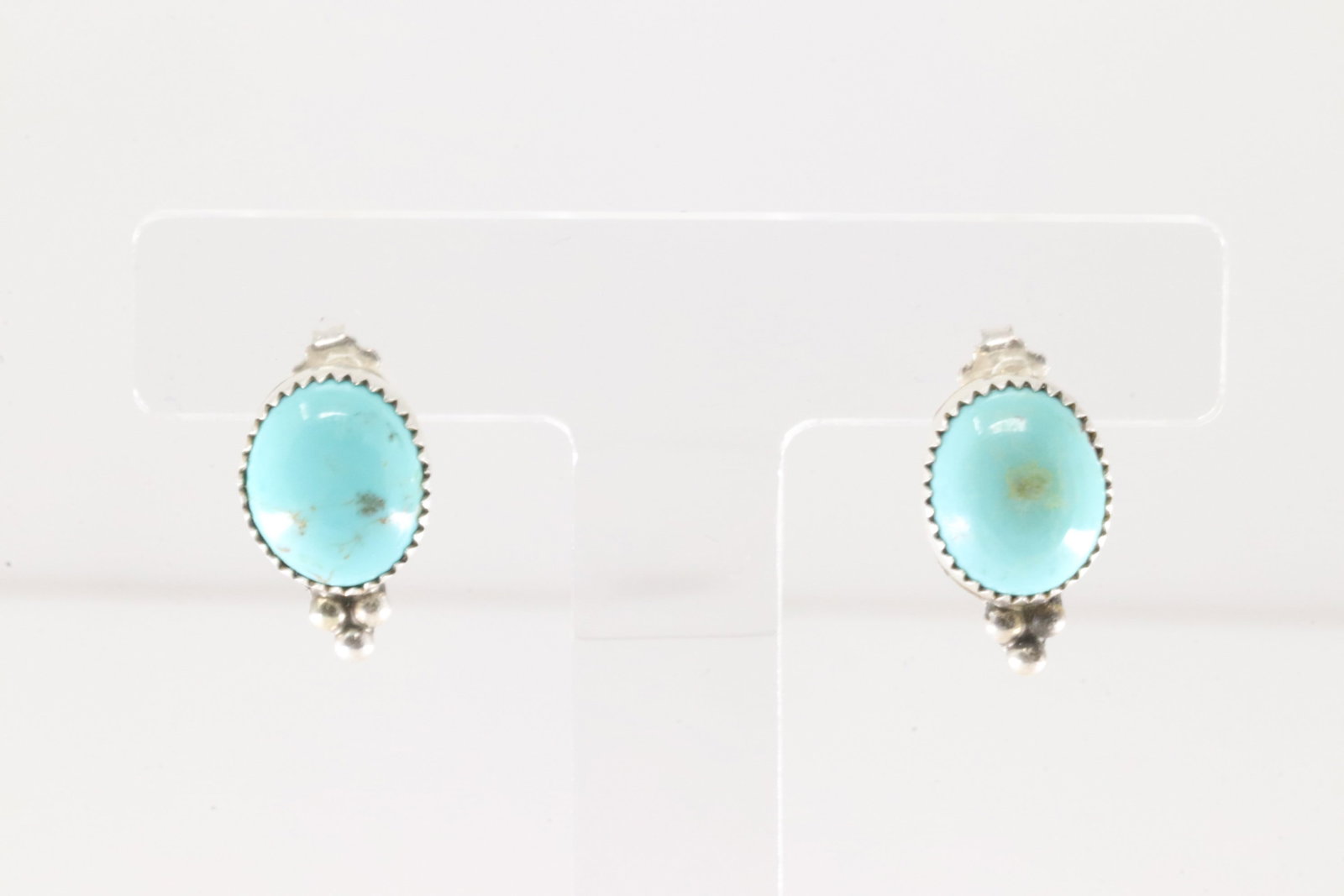 Native America Navajo Sterling Silver Kingman Turquoise Post Earring's By Theresa Smith.: This is a Native America Navajo Sterling Silver Kingman Turquoise Post Earring's By Theresa Smith.