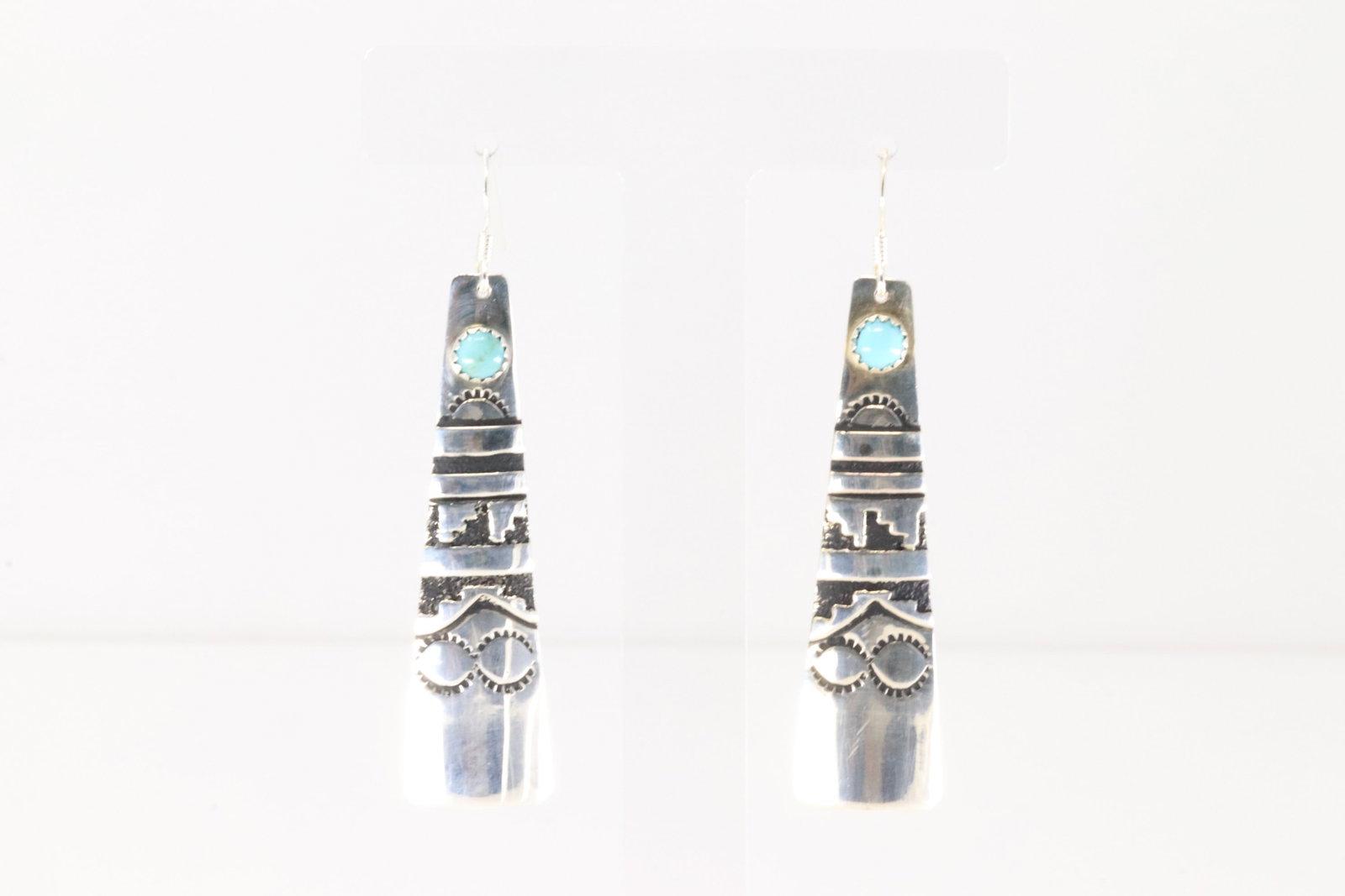 Native America Navajo Sterling Silver Turquoise Dangling Earring's By T&R Singer.: This is a Native America Navajo Sterling Silver Turquoise Dangling Earring's By T&R Singer.