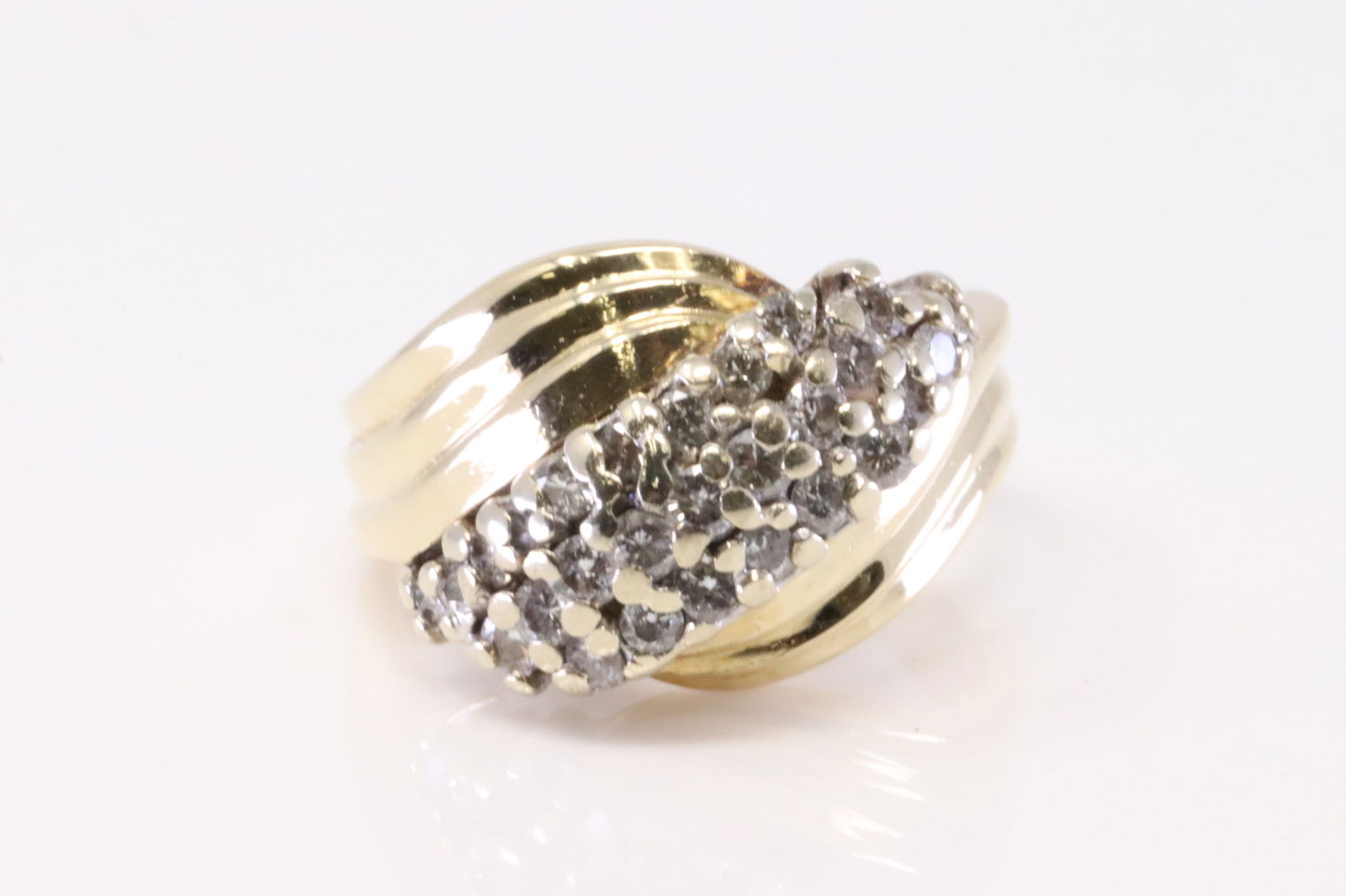 14Kt Yellow Gold Diamond Ring. (1 of 4)
