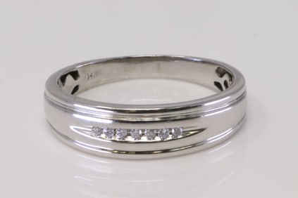 14kt White Gold Diamond Ring.