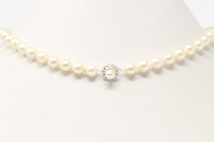 Elegant Pearl Necklace 14Kt.