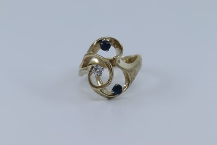 14Kt Yellow Gold Diamond w/ Round Sapphires Ring.