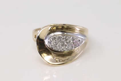 14Kt Yellow Gold Diamond Ring.