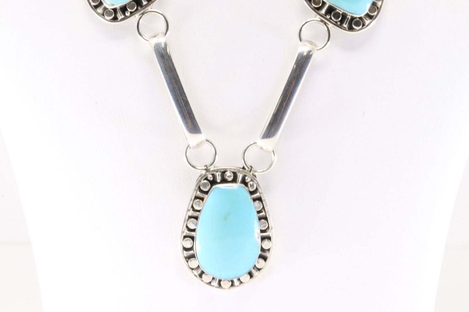 Native America Navajo Sterling Silver Turquoise Necklace By Mike Smith.: This is a Native America Navajo Sterling Silver Turquoise Necklace By Mike Smith. Necklace length: 20.00"