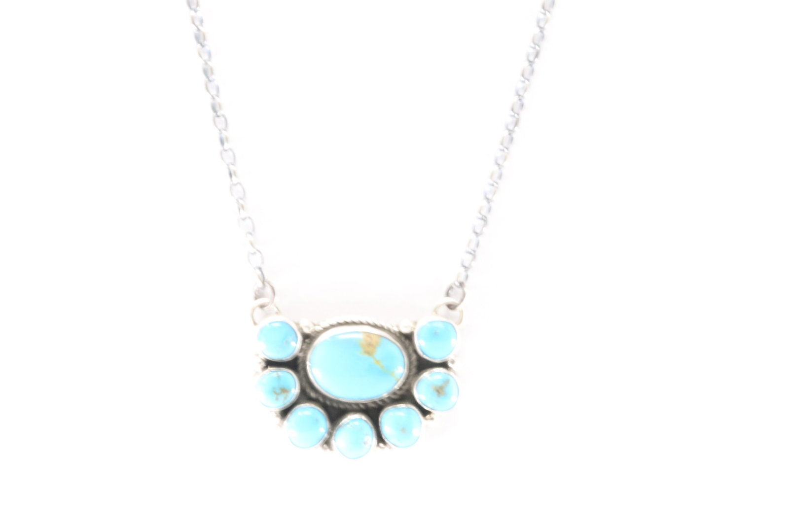 Native America Navajo Sterling Silver Kingman Turquoise Necklace By Geraldine James.: This is a Native America Navajo Sterling Silver Kingman Turquoise Necklace By Geraldine James. Necklace length: 18.00"