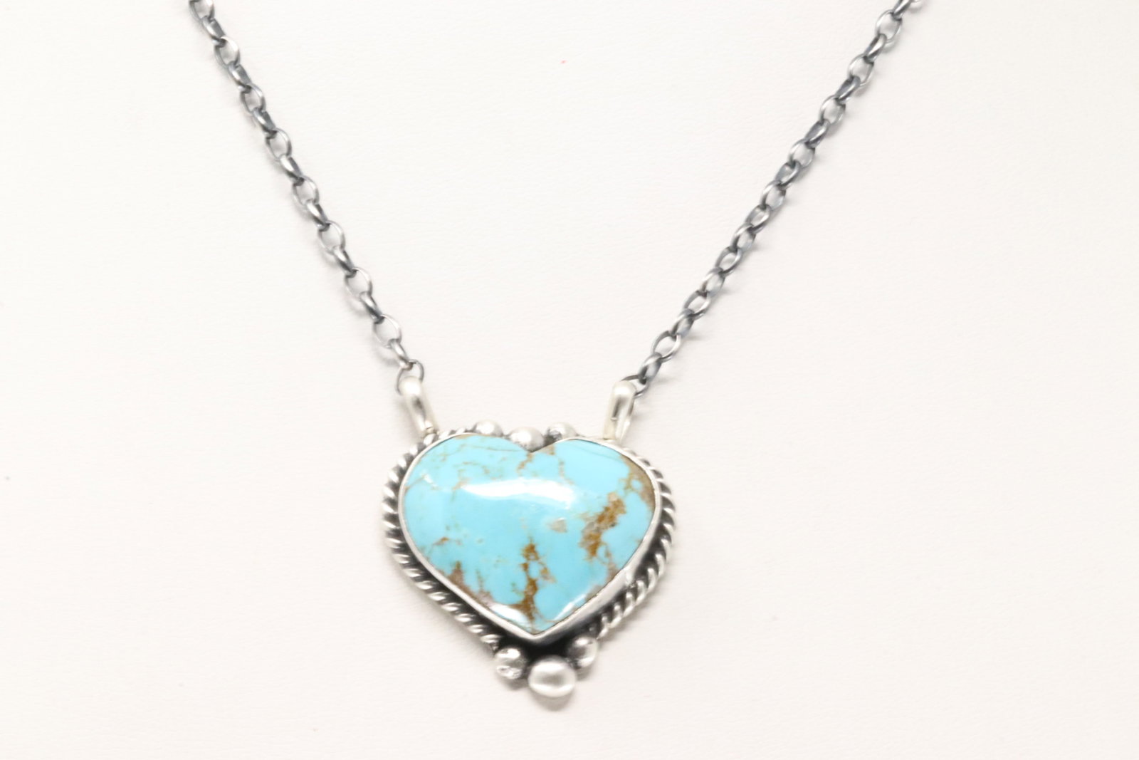 Native America Navajo Sterling Silver Kingman Turquoise Heart Necklace By Johnny Dixon.: This is a Native America Navajo Sterling Silver Kingman Turquoise Heart Necklace By Johnny Dixon. Necklace length: 16.00"