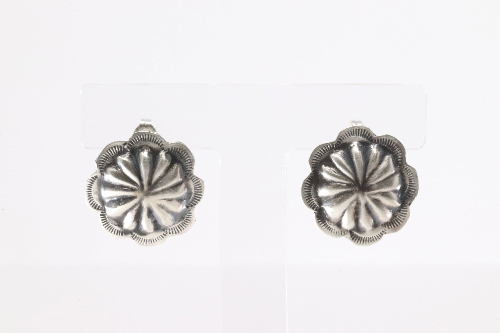 Native America Navajo Sterling Silver Conch Post Earring's By Joan Begay.: This is a Native America Navajo Sterling Silver Conch Post Earring's By Joan Begay.
