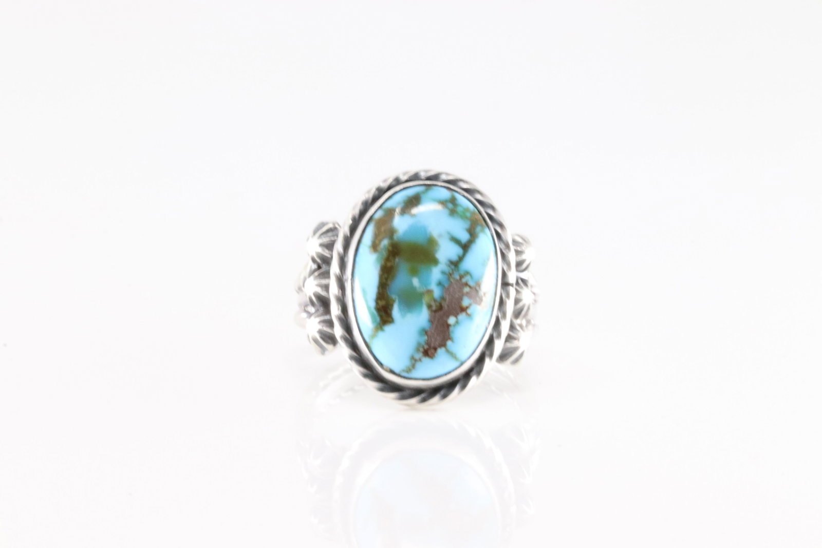 Native America Navajo Sterling Silver Turquoise Ring By Samuel Yellowhair.: This is a Native America Navajo Sterling Silver Turquoise Ring By Samuel Yellowhair. Ring size: 8.00.