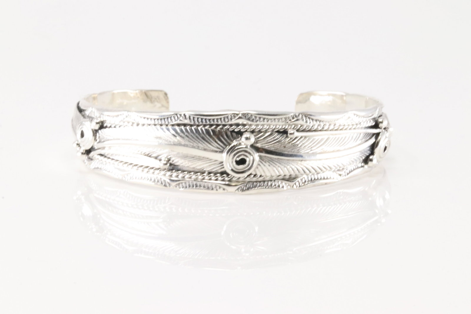Native America Navajo Sterling Silver Bracelet Feather Cuff By Darrell Morgan.: This is a Native America Navajo Sterling Silver Bracelet Feather Cuff By Darrell Morgan.