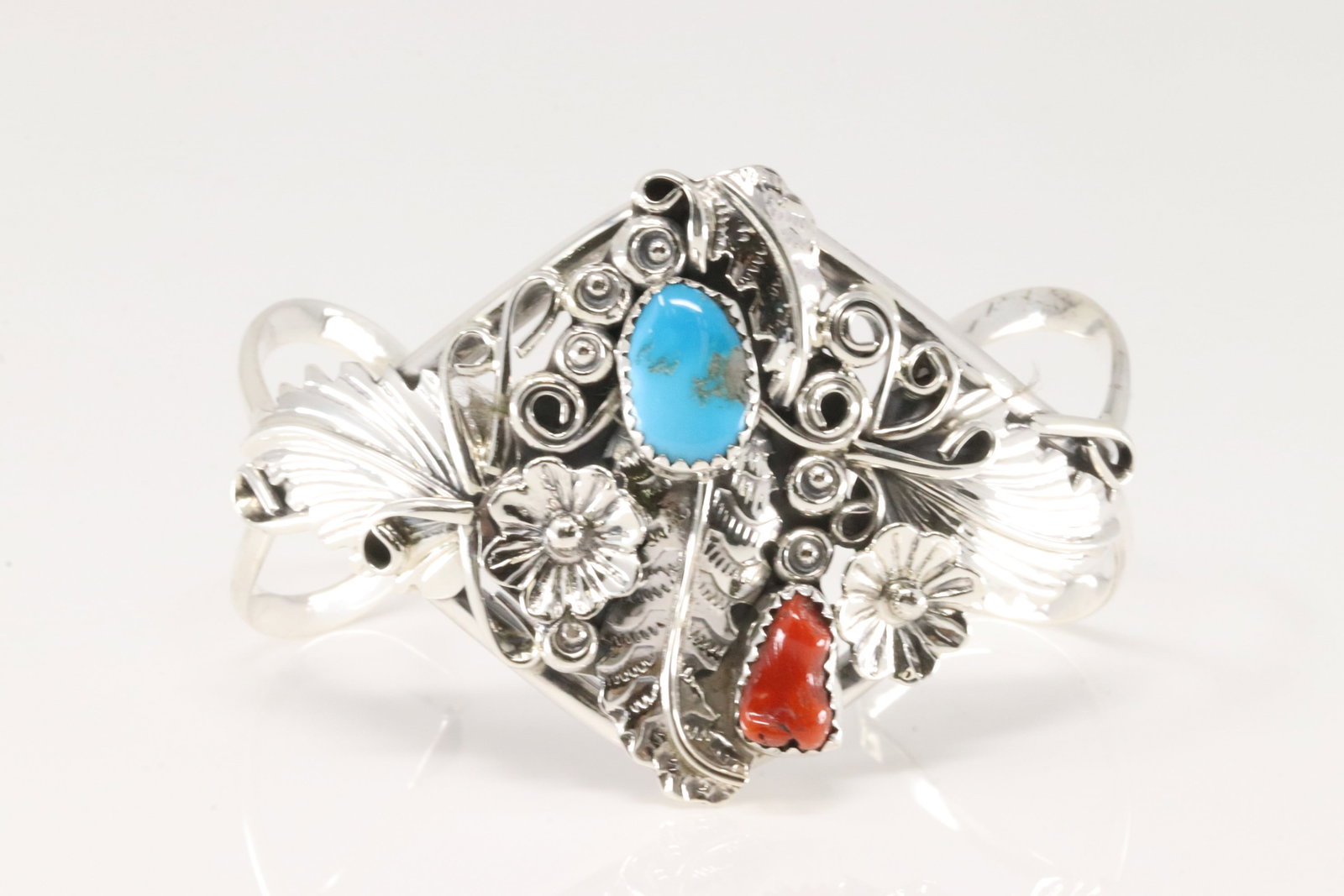 Native America Navajo Sterling Silver Coral & Turquoise Barcelet By Harry B.Yazzie.: This is a Native America Navajo Sterling Silver Coral & Turquoise Barcelet By Harry B.Yazzie.