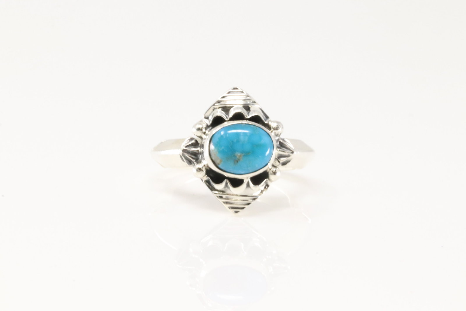 Native America Navajo Sterling Silver Turquoise Ring By David Lopez.: This is a Native America Navajo Sterling Silver Turquoise Ring By David Lopez. Ring size: 7.00.