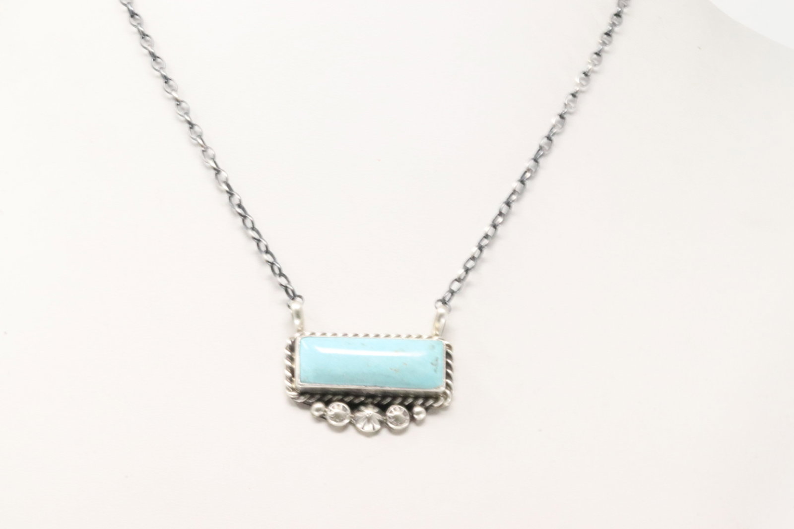 Native American Navajo Sterling Silver Number 8 Turquoise Necklace By Augustine Largo.: This is a Native American Navajo Sterling Silver Number 8 Turquoise Necklace By Augustine Largo. Necklace length: 16.00"