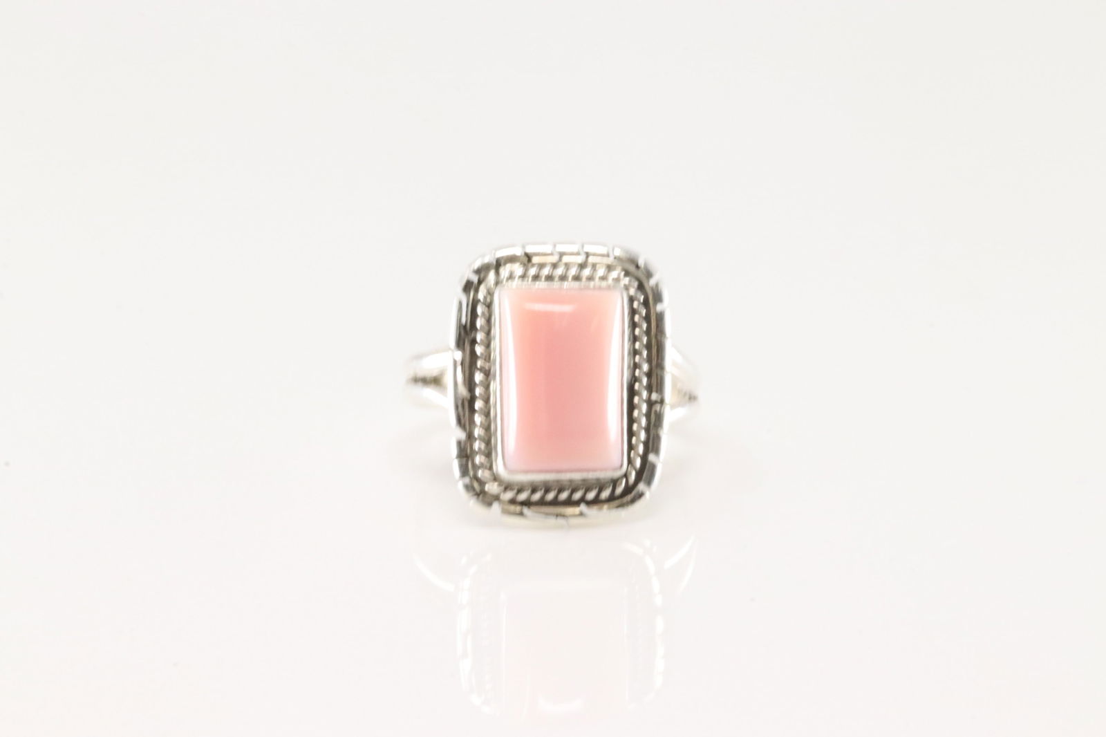 Native America Navajo Sterling Silver Pink Conch Ring By J.Frank. (1 of 4)