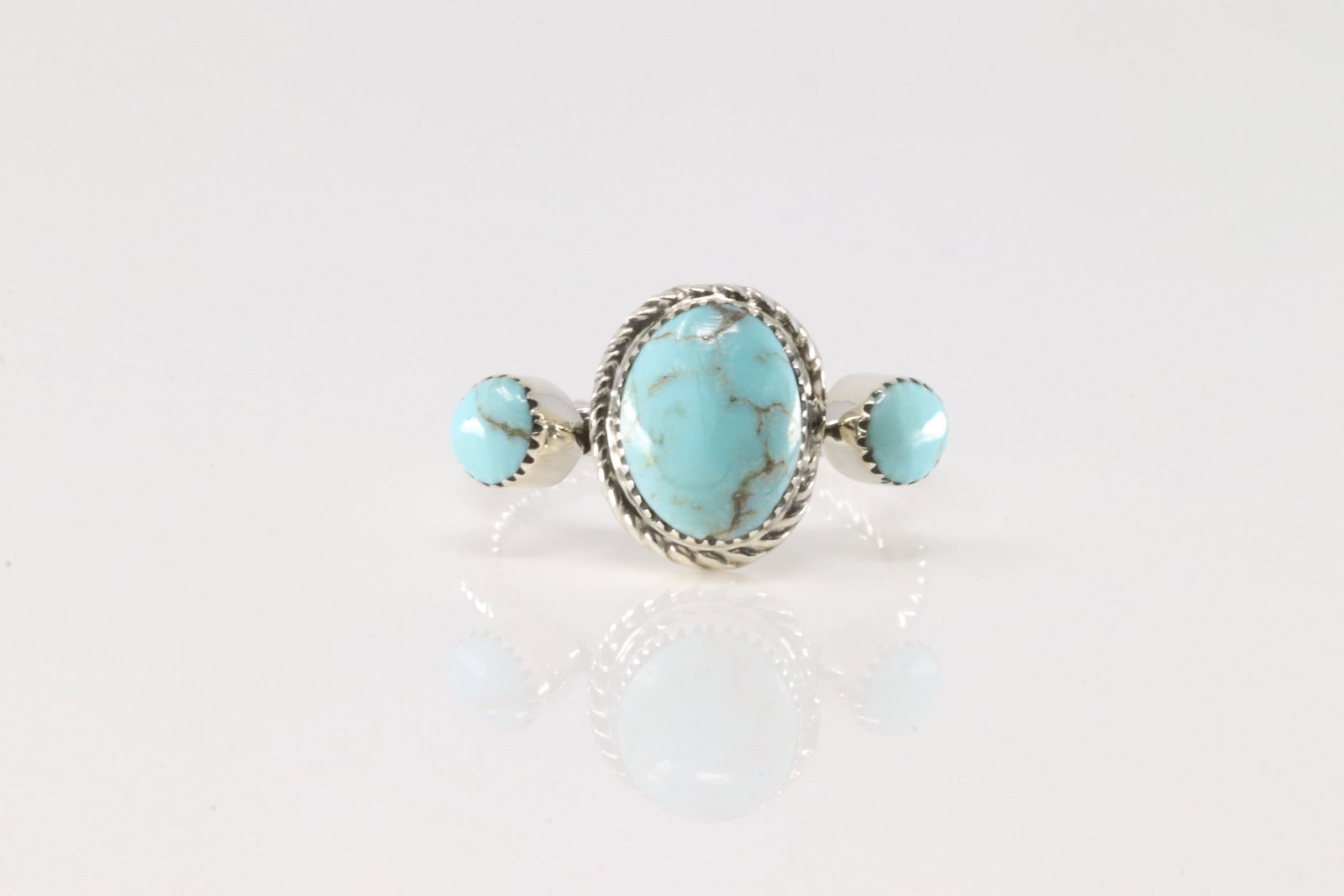 Native America Navajo Sterling Silver Turquoise Ring By Dorothy Lee.: This is a Native America Navajo Sterling Silver Turquoise Ring By Dorothy Lee. Ring size: 8.00.