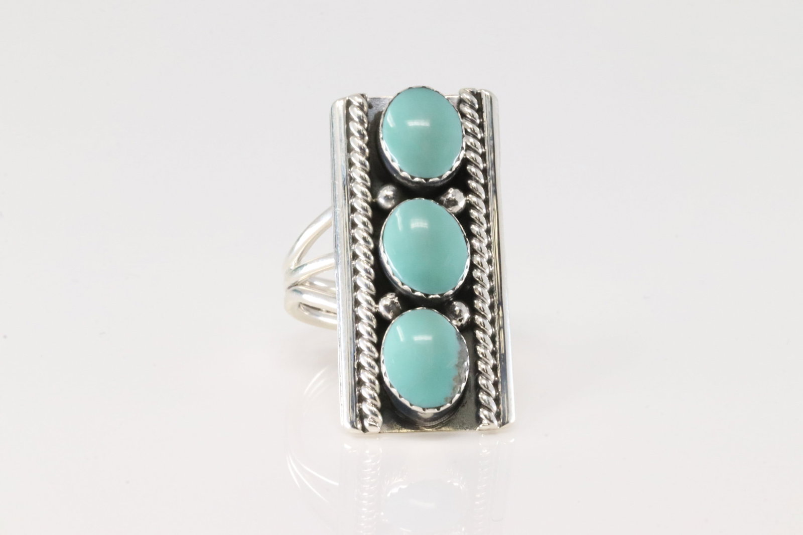 Native America Navajo Sterling Silver Turquoise Ring By Dorothy Lee.: This is a Native America Navajo Sterling Silver Turquoise Ring By Dorothy Lee. Ring size: 7.75.