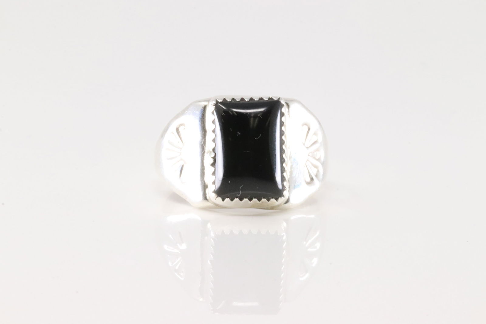 Native America Navajo Sterling Silver Men Black Onyx Ring. (1 of 4)