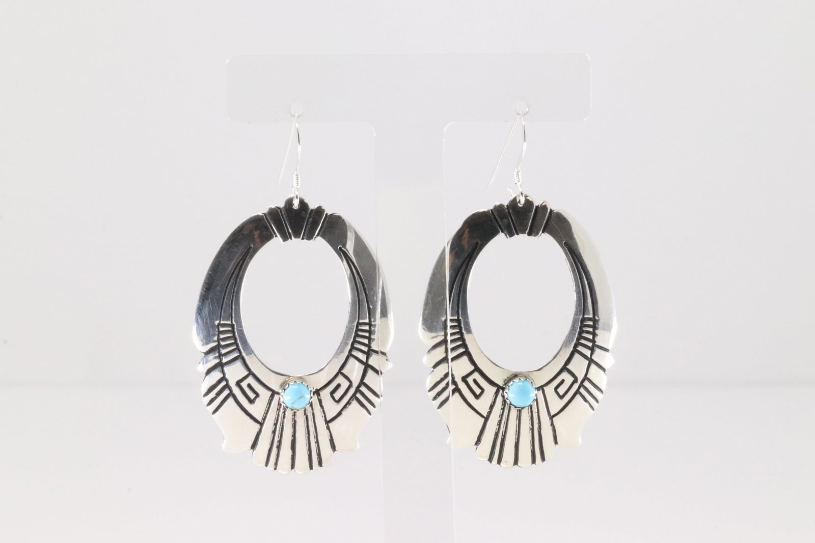 Native America Navajo Sterling Silver Turquoise Dangling Earring's By T&R Singer.: This is a Native America Navajo Sterling Silver Turquoise Dangling Earring's By T&R Singer.