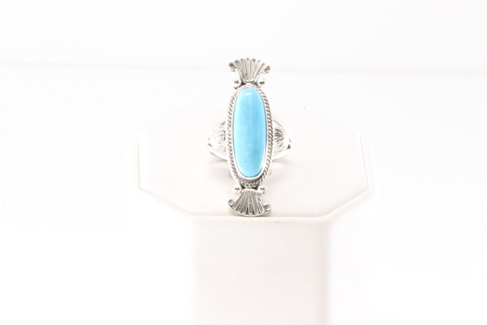 Native America Navajo Sterling Silver Turquoise Ring By Daniel Benally.: This is a Native America Navajo Sterling Silver Turquoise Ring By Daniel Benally. Ring size: 6.00.