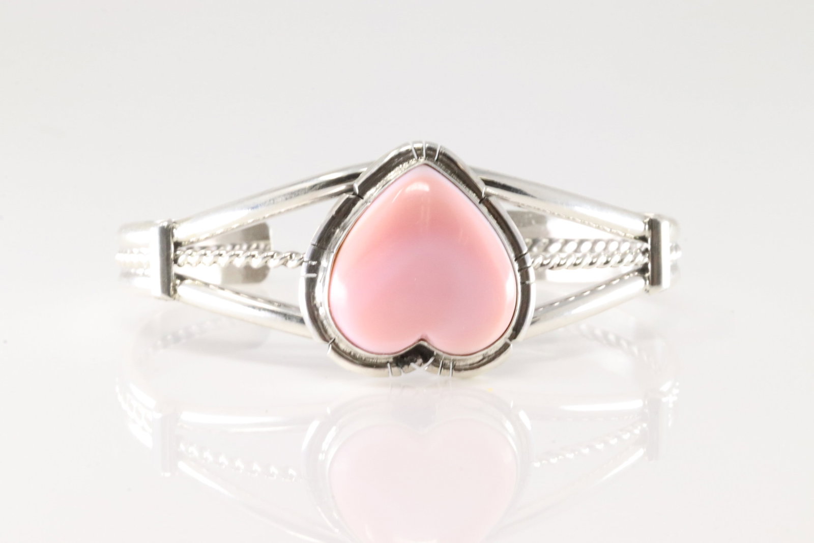 Native America Navajo Sterling Silver Pink Conch Shell Heart Bracelet Cuff By S.E.: This is a Native America Navajo Sterling Silver Pink Conch Shell Heart Bracelet Cuff By S.E.